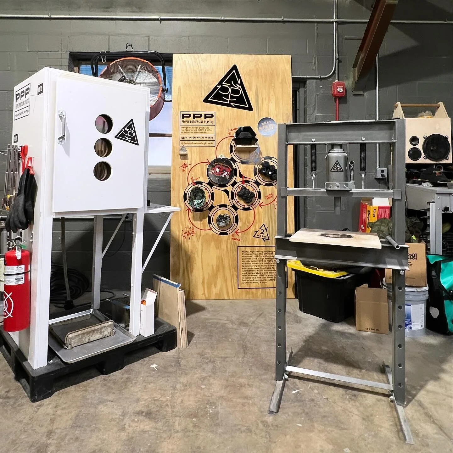 The shop is really starting to come together!
