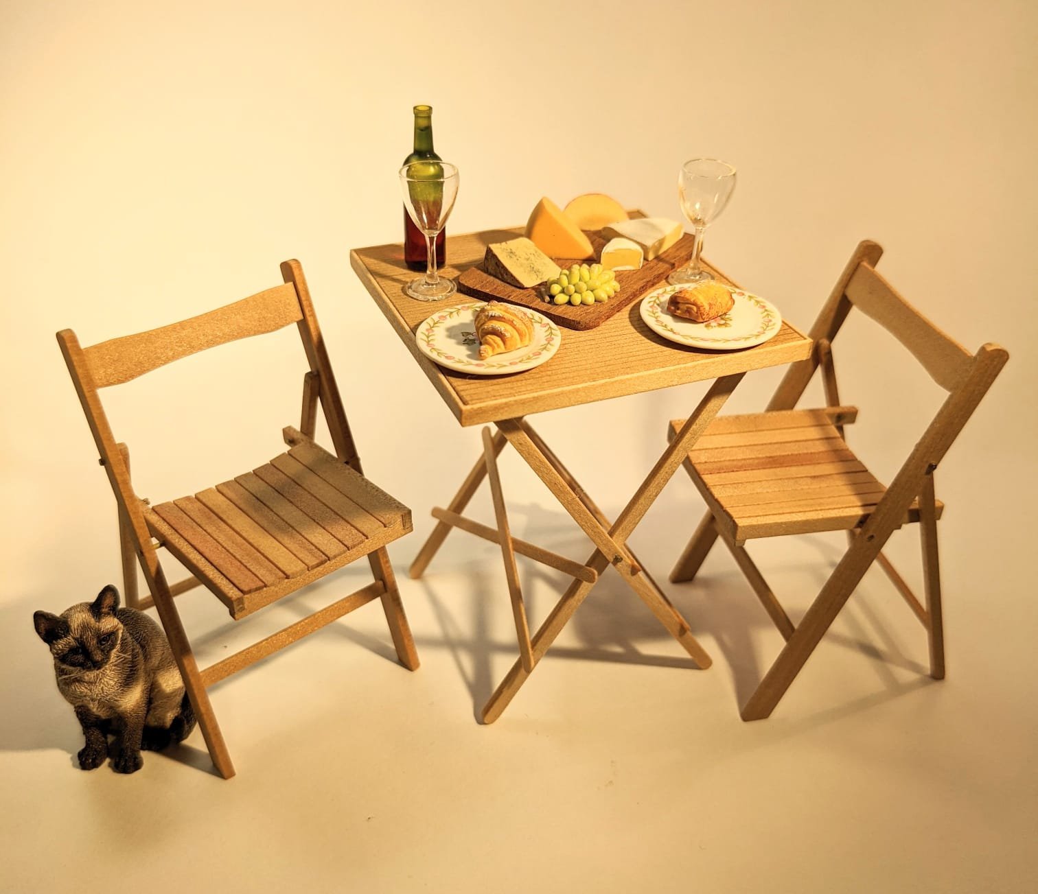 folding-table-miniature-3.jpg