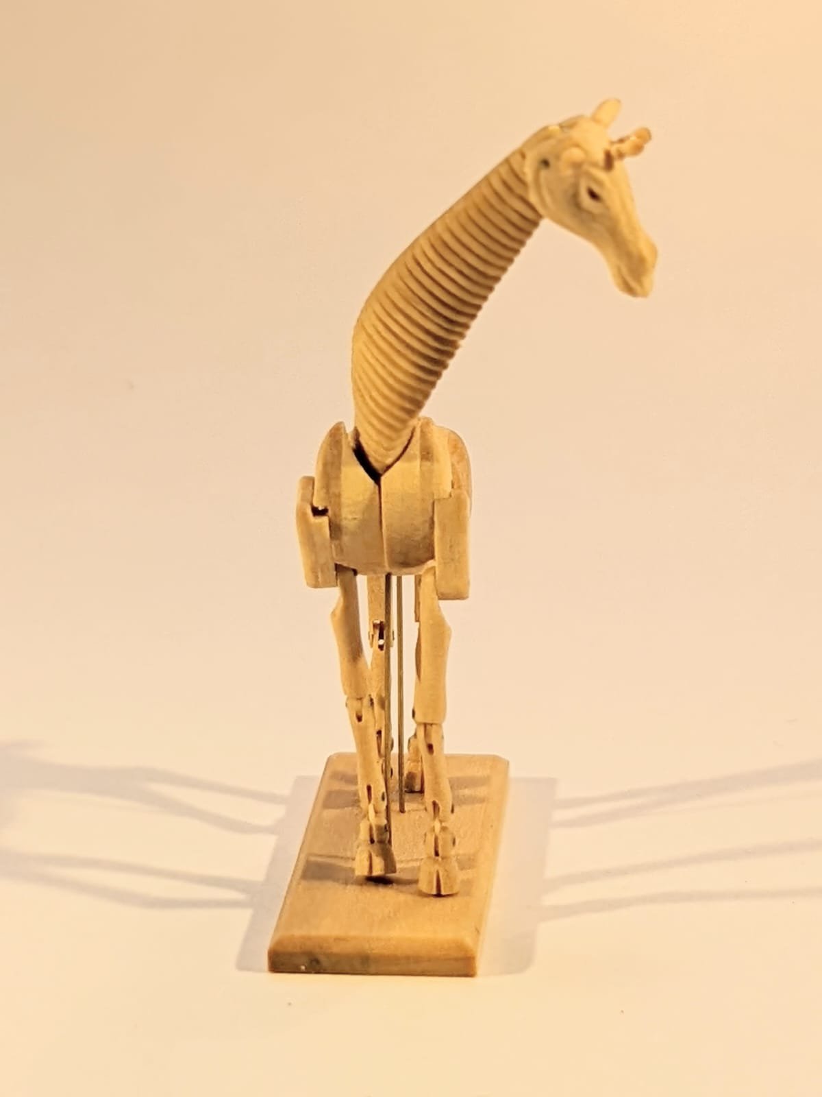 artists-model-giraffe-miniature-6.jpg