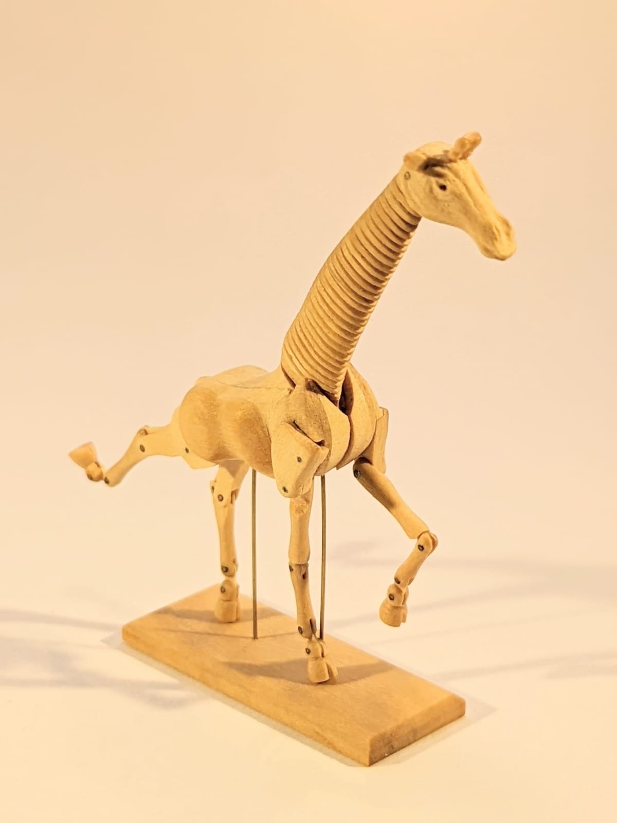 artists-model-giraffe-miniature-2.jpg