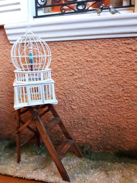  Isabelle has stained her kitchen steps and placed them outside, where her caged bird can get some fresh air and meet some sparrows! 