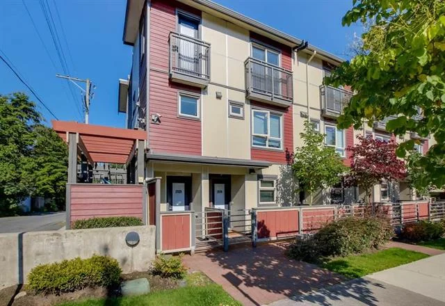 2525-Woodland-Drive-Vancouver-1.jpeg