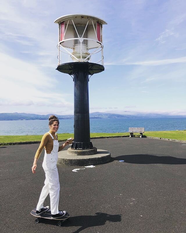 Kels bringing some of the @grlswirl action to the northwest - Grlswirl Ireland Chapter ☘️✌🏻
If you havnt checked out @grlswirl go do it! .
#Skeeter #SkaterGirl #Skateboarding #Ireland #Donegal #Buncrana #WildAtlanticWay #grlswirl