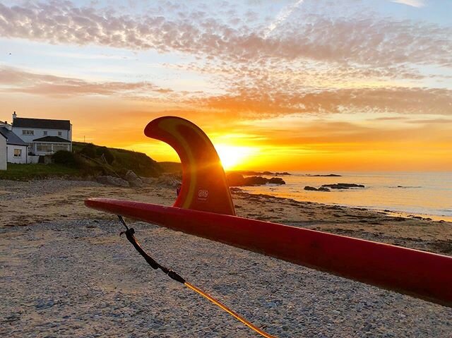 1st time in the water since Feb last night. The longest I have ever went without getting a surf in. It felt good. 2020&rsquo;s been a strange one! 🤟🏼
.
#donegal #ireland #surfireland #ballyliffin #inchisland #glackhouse #cabin #cabinporn #surf