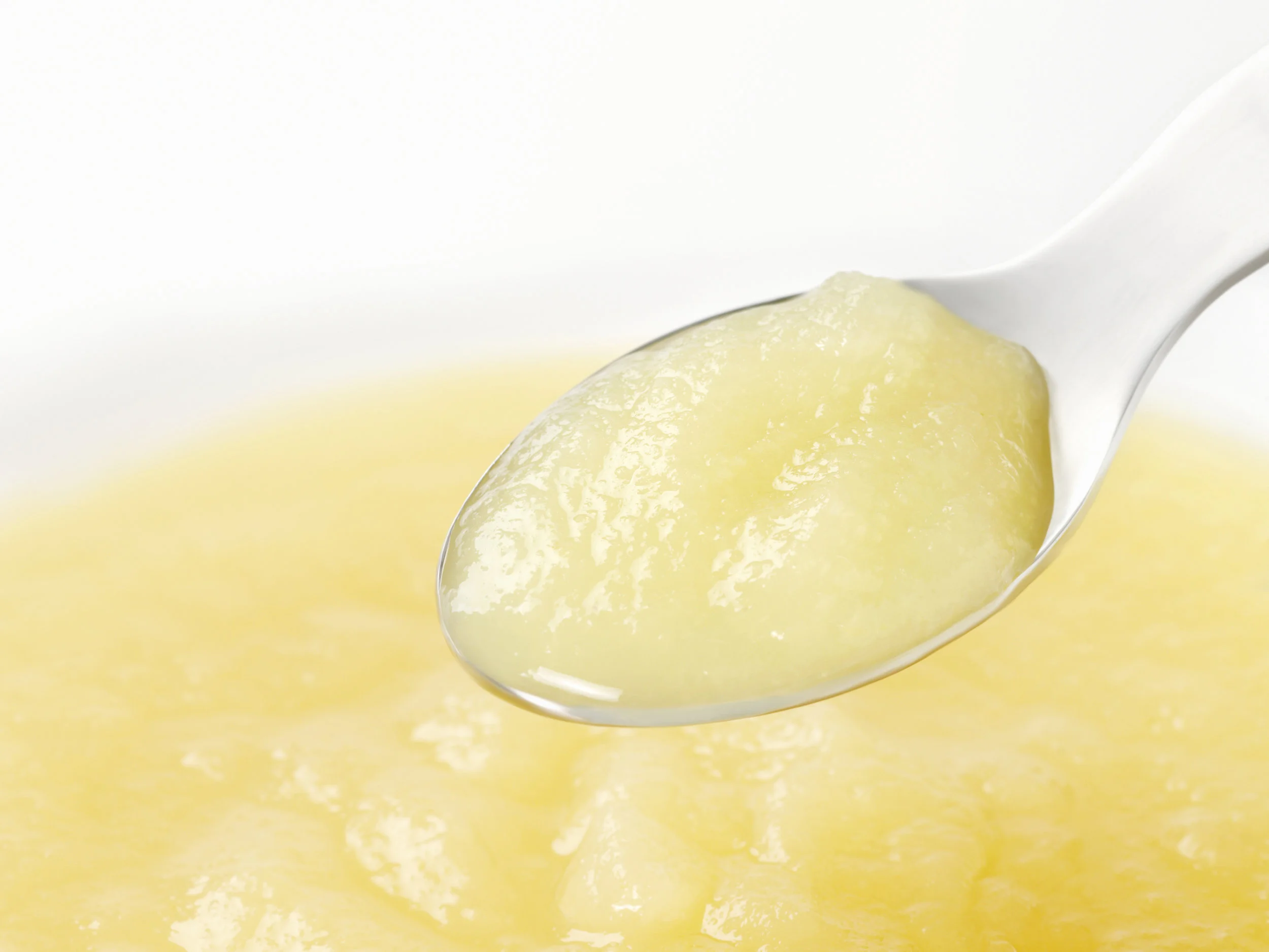 Apple-Sauce-Baby-Food-on-a-Spoon-182837025_3645x2734.jpeg