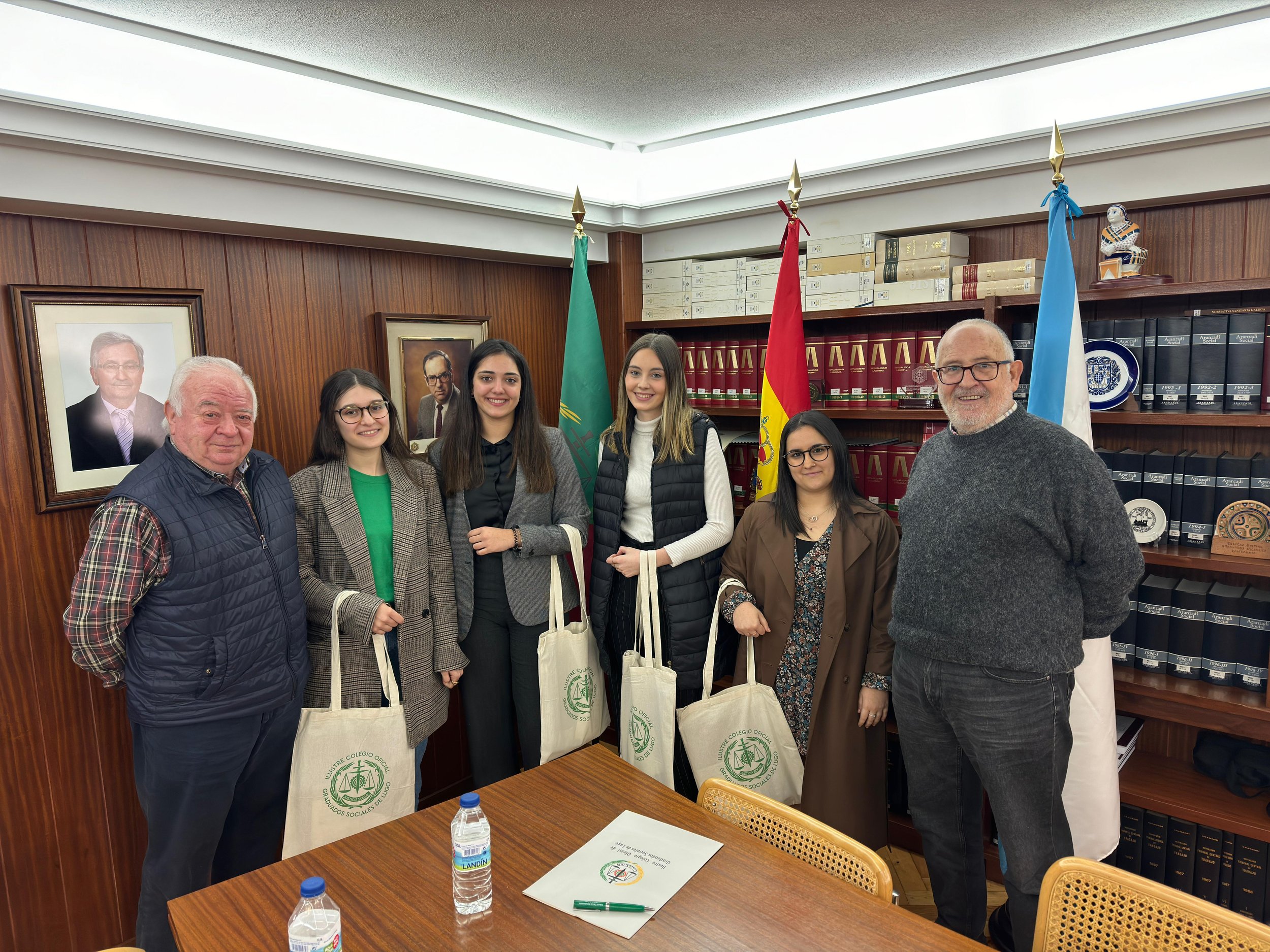 Alumnas de Relacións Laborais e Recursos Humanos entrevistan ao presidente do Colexio