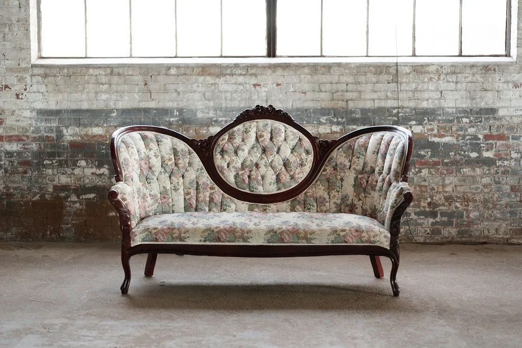 Mulberry Settee in Floral