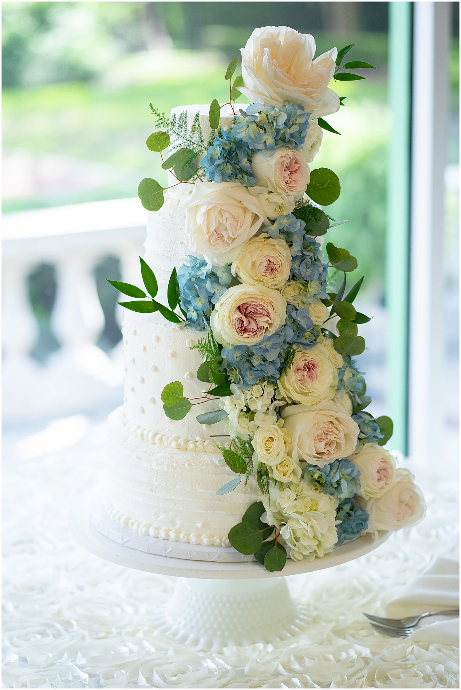  white wedding cake with flowers 