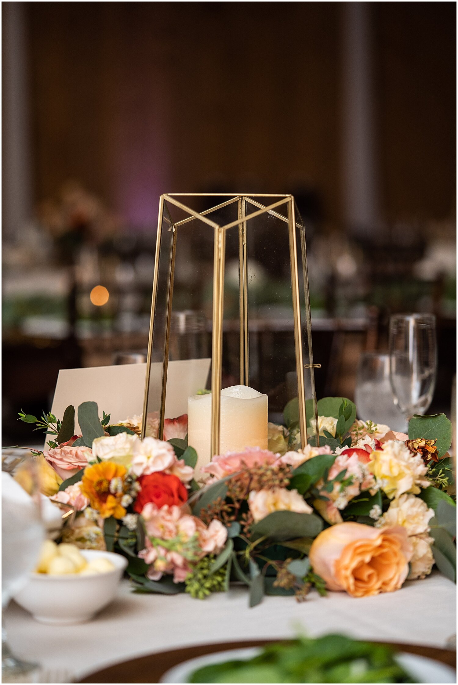  wedding centerpiece with lanterns and floral decor 