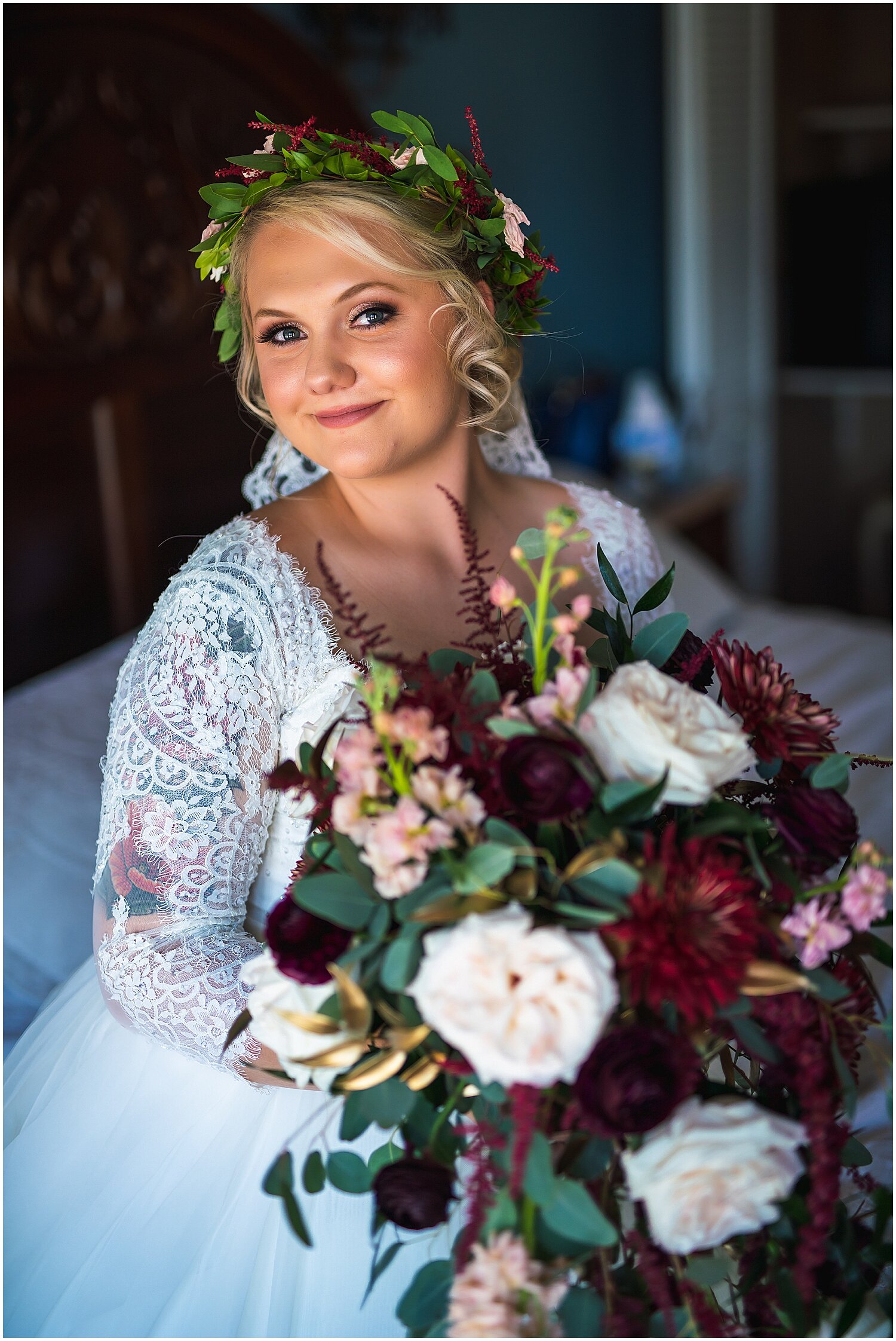  bride holding her bridal bouquet 