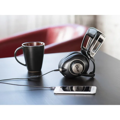 Blue_SADIE_Headphones_3.jpg