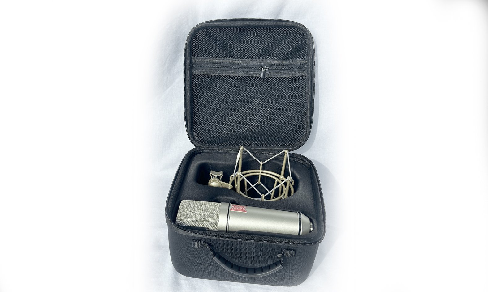 Beesneez_B87i_Classic_Condenser_Mic_Accessories.jpg