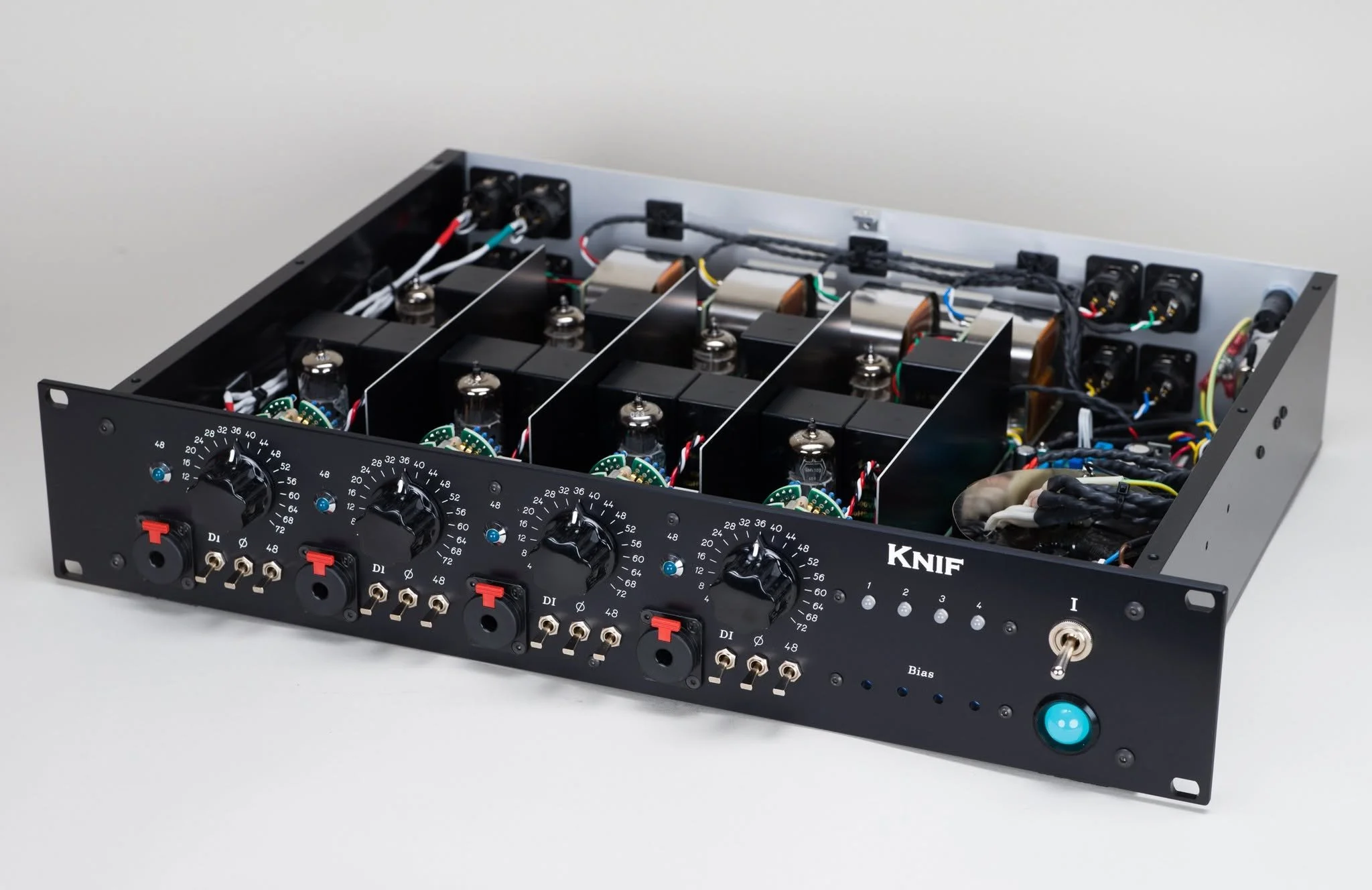 KNIF_V804_Four-Channel_Valve_Mic_Pre.jpg