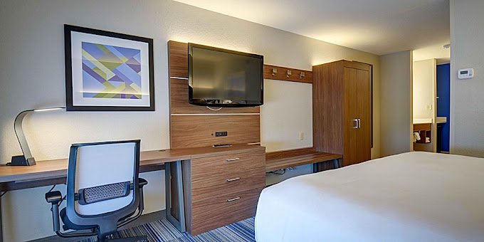 holiday-inn-express-and-suites-north-platte-5547420576-2x1.jpg