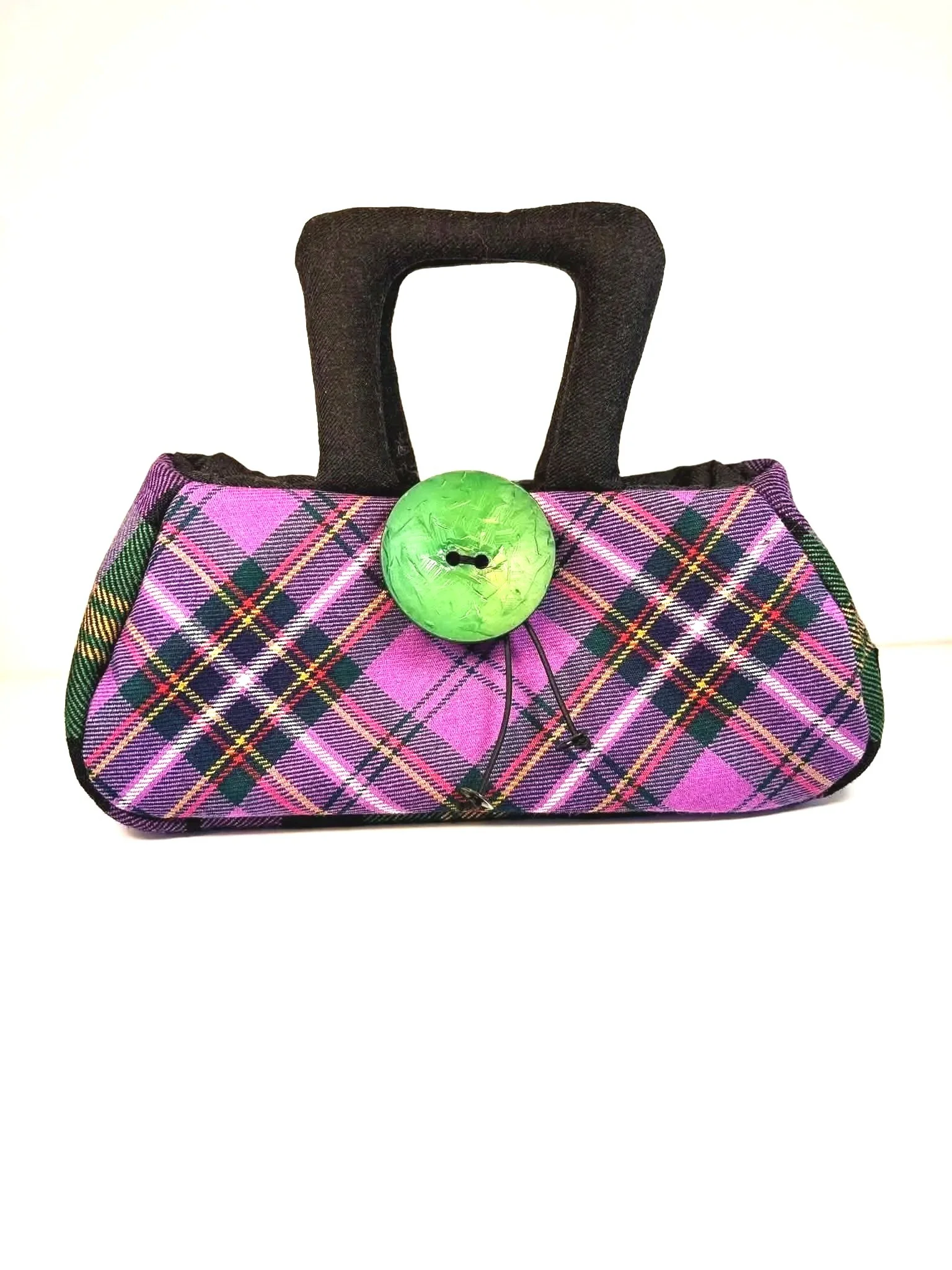 front%2Bview%2Bof%2Ba%2Bwee%2Bfantoosh%2Btartan%2Bhandbag.jpg