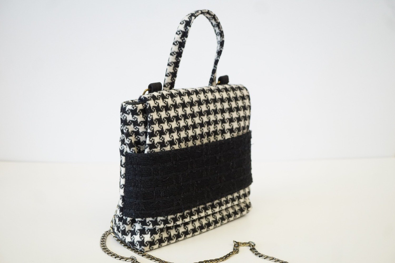 The Gamrie clutch bag with detachible chain