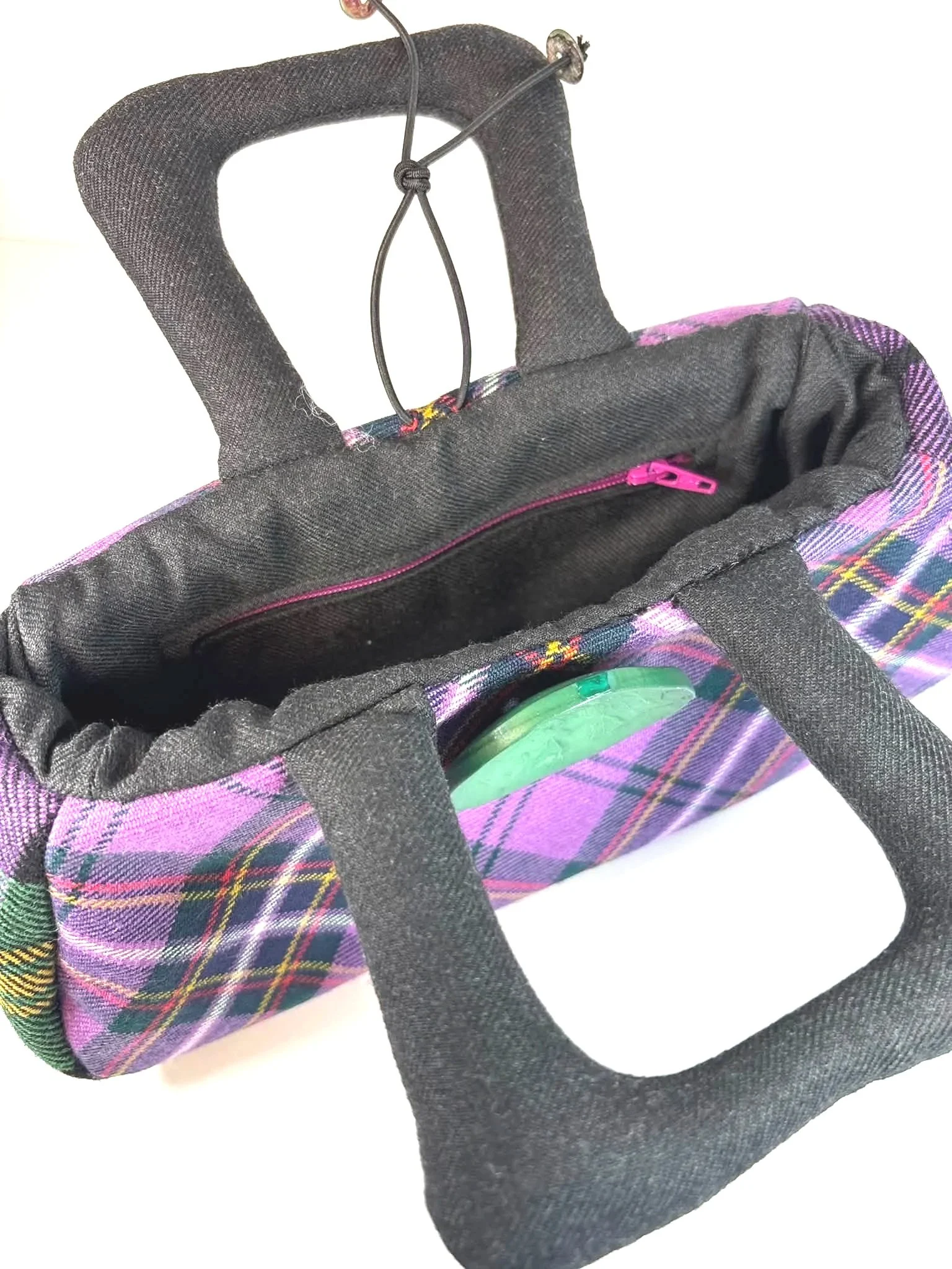 inside+view+of+pink+zip+inside+a+wee+fantoosh+tartan+handbag.jpg