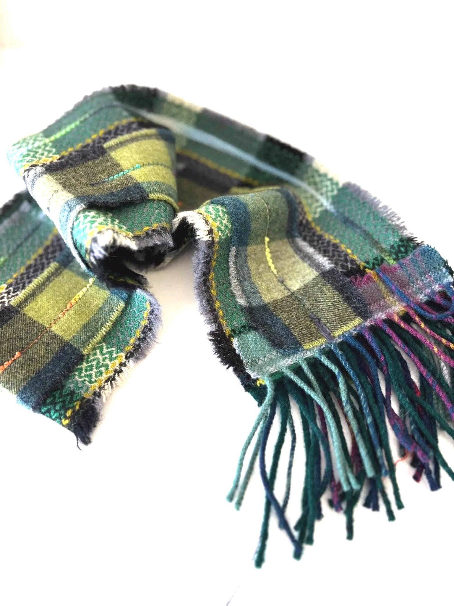 fringe detail on a handmade green wool scarf