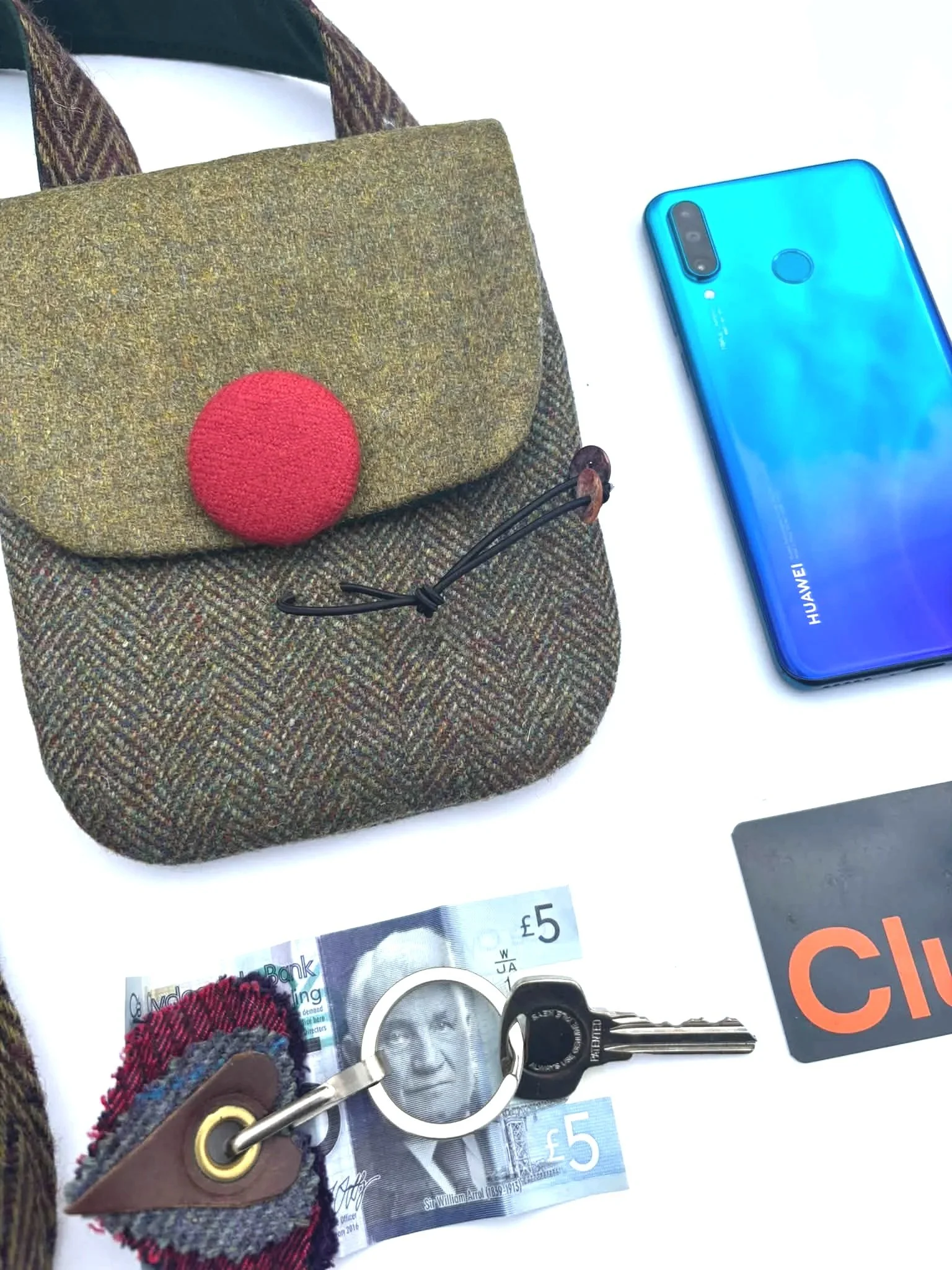 what you can get inside a cross body phone pouch keys, phone, card holder, money
