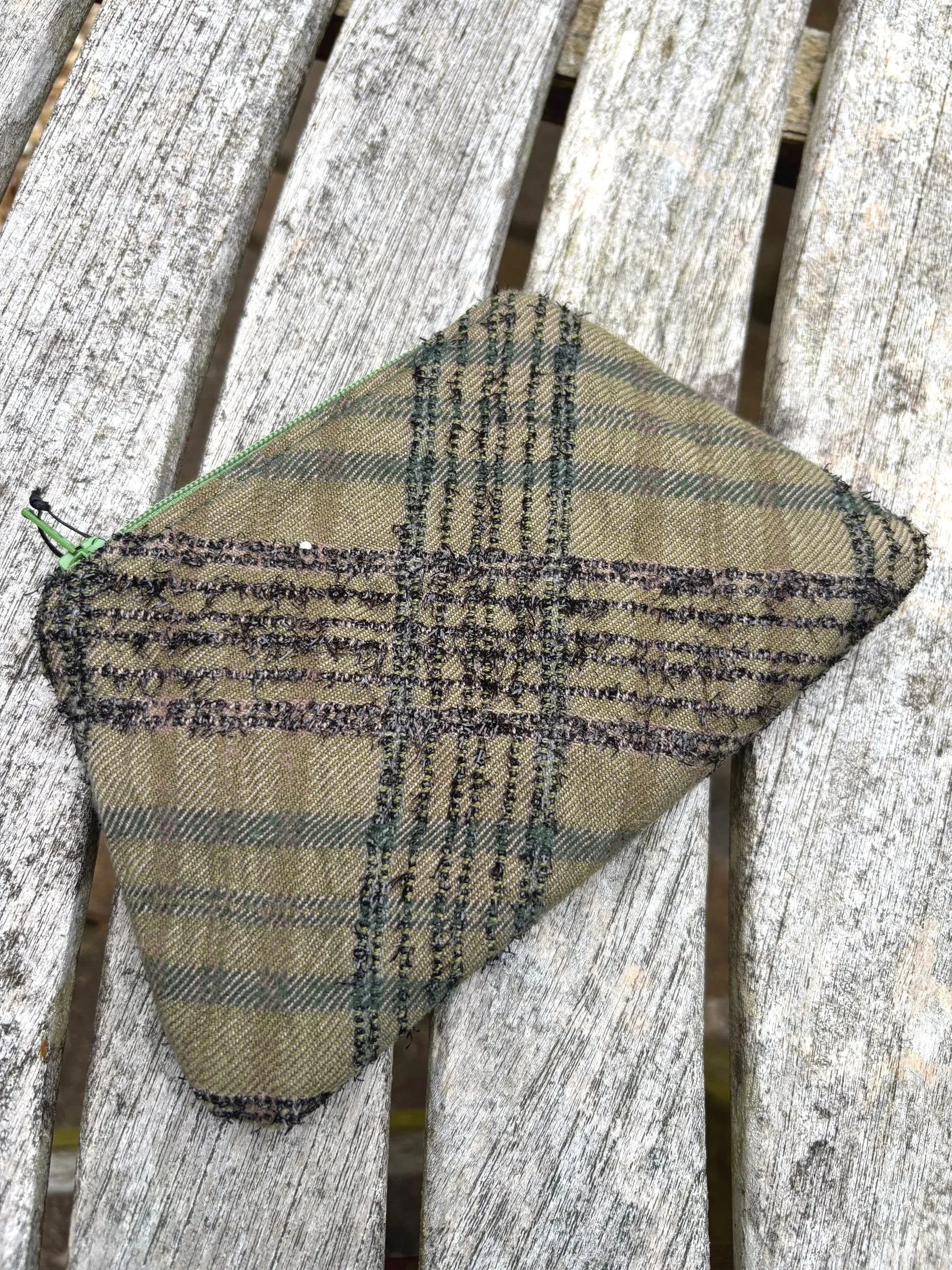 Back view showing the texture and pattern of the green vintage Lochcarron tweed lavender purse.