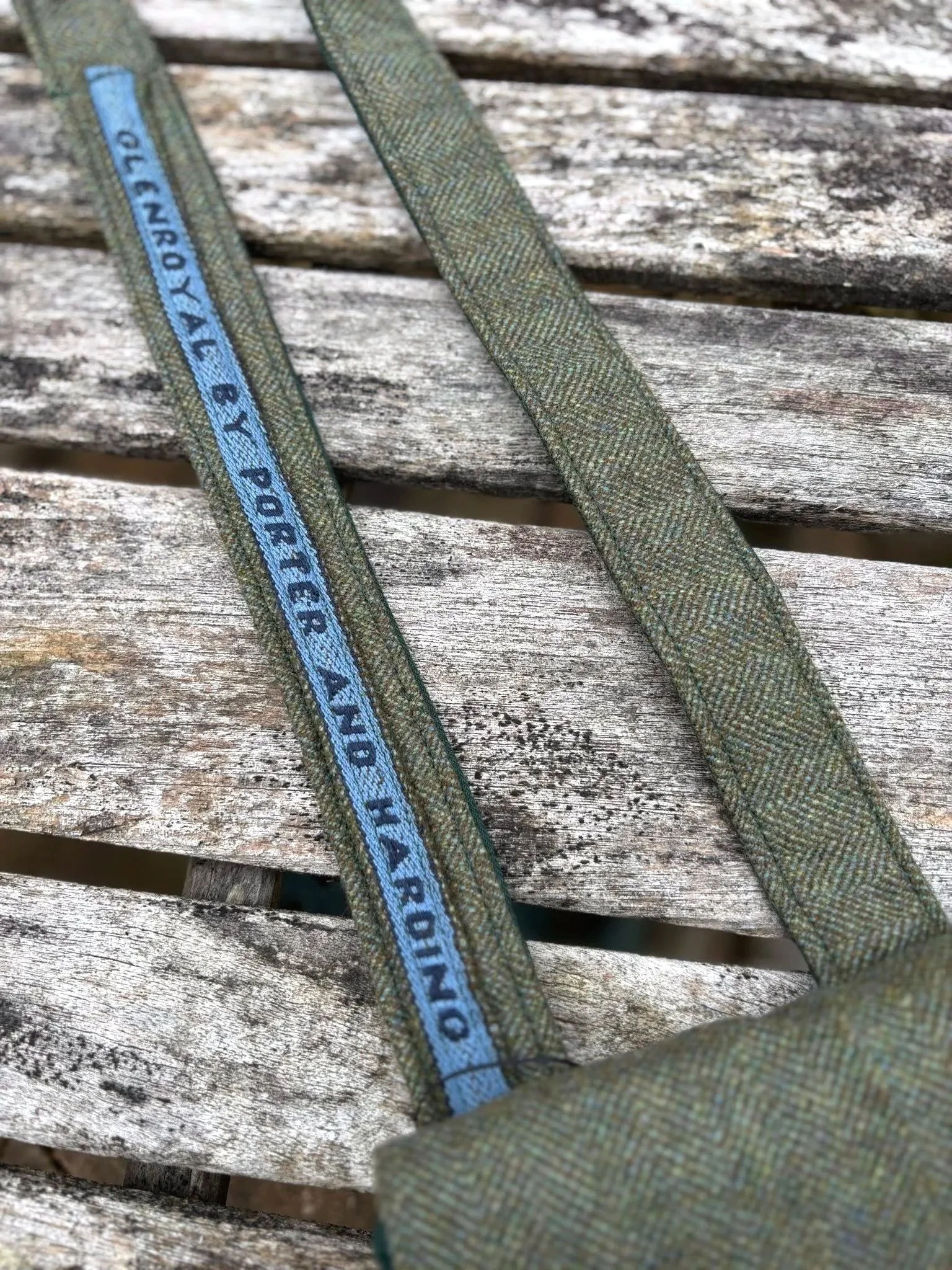 Glenroyal by Porter and Harding selvedge detail on green tweed strap of handmade Scottish crossbody pouch