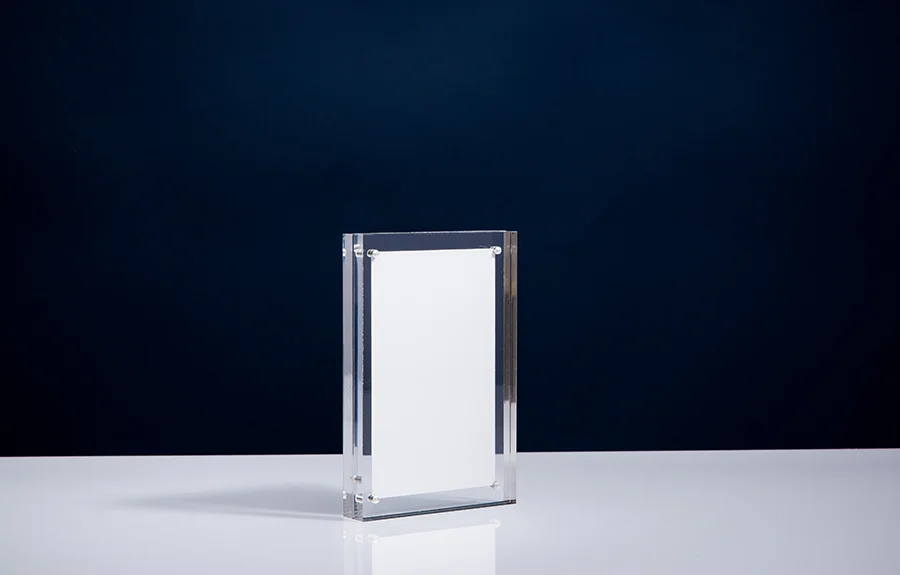 Clicker 3 | 100 x 150 x 20 mm Afmeting tombstone: 100 x 150 x 20 mm Afmeting inlay: 80 x 130 mm Prijs per stuk € 30,00 | art. CL03