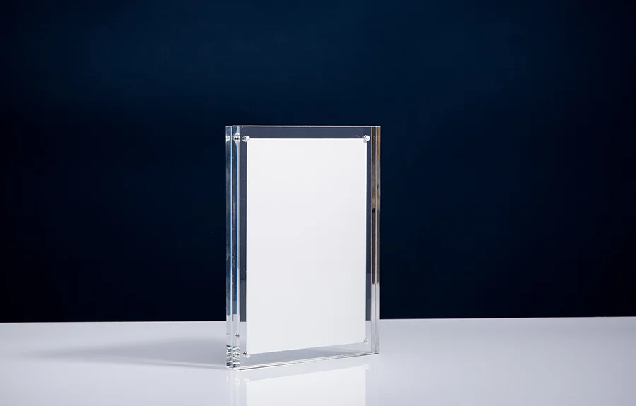 Clicker 5 | 130 x 180 x 20 mm Afmeting tombstone: 130 x 180 x 20 mm Afmeting inlay: 115 x 165 mm Prijs per stuk € 35,00 | art. CL05