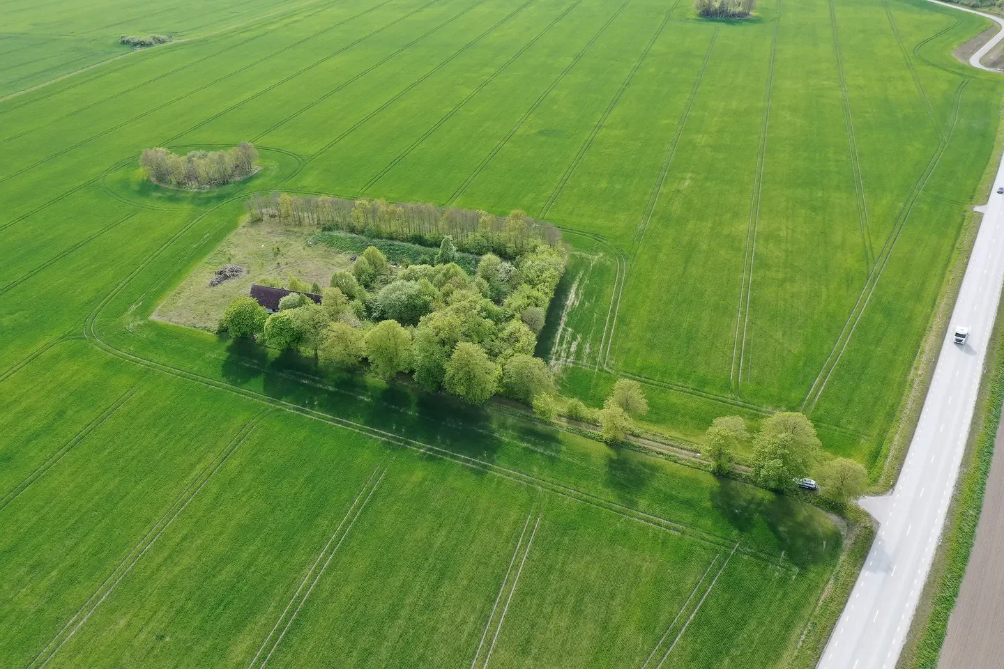 TVÅ TOMTER I FLACKARP