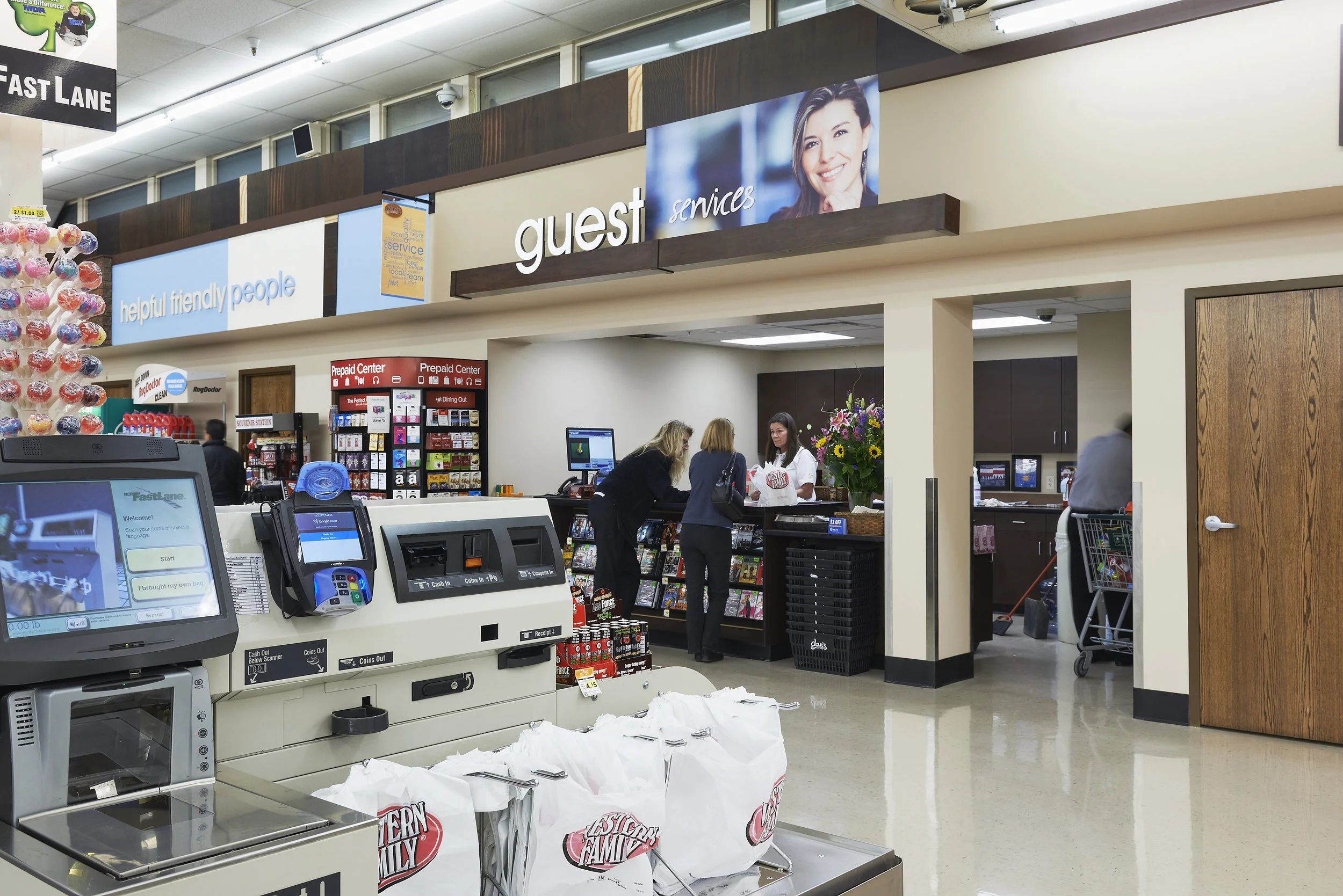 Dan's Fresh Market Int.-13.jpg
