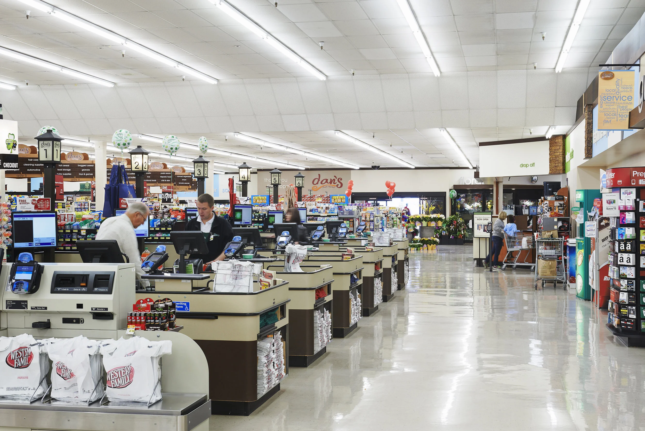 Dan's Fresh Market Int.-16.jpg