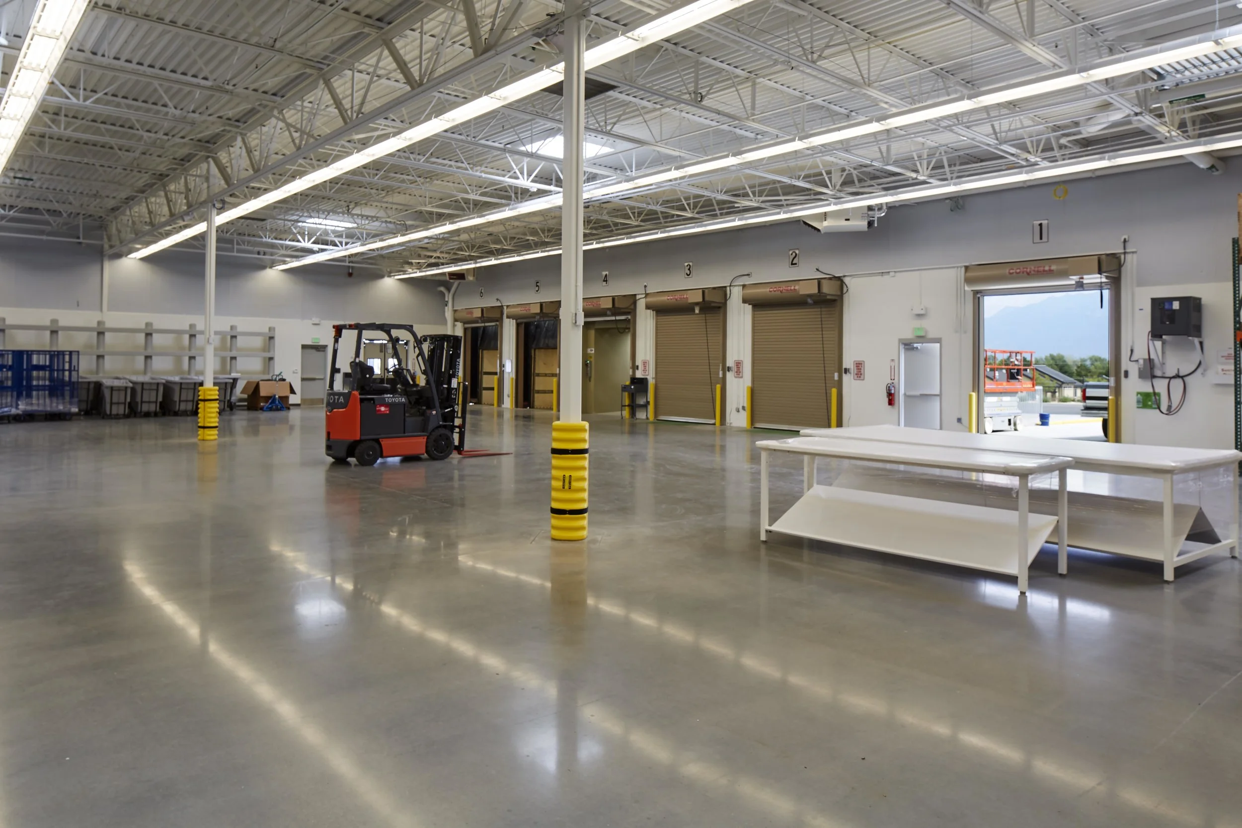 Deseret Industries - Int.- 10.jpg