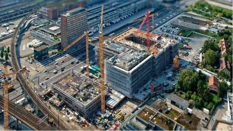 Navigating economic downturns: challenges and strategies for the cranes industry