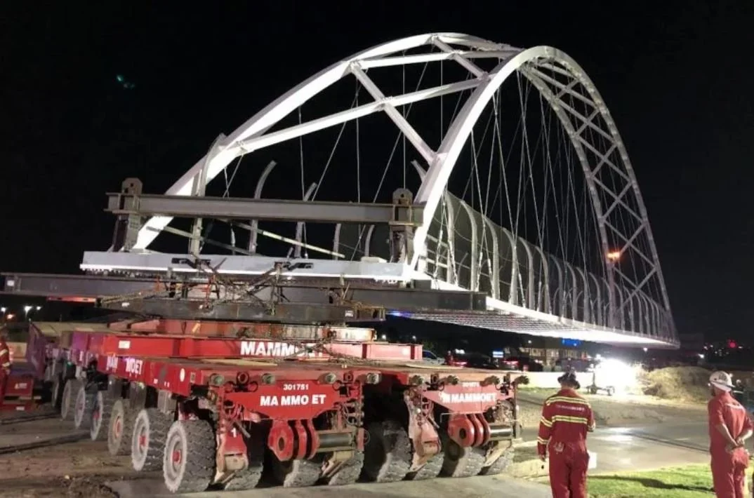 Bridge installation links pedestrian trails over busy Texas highway