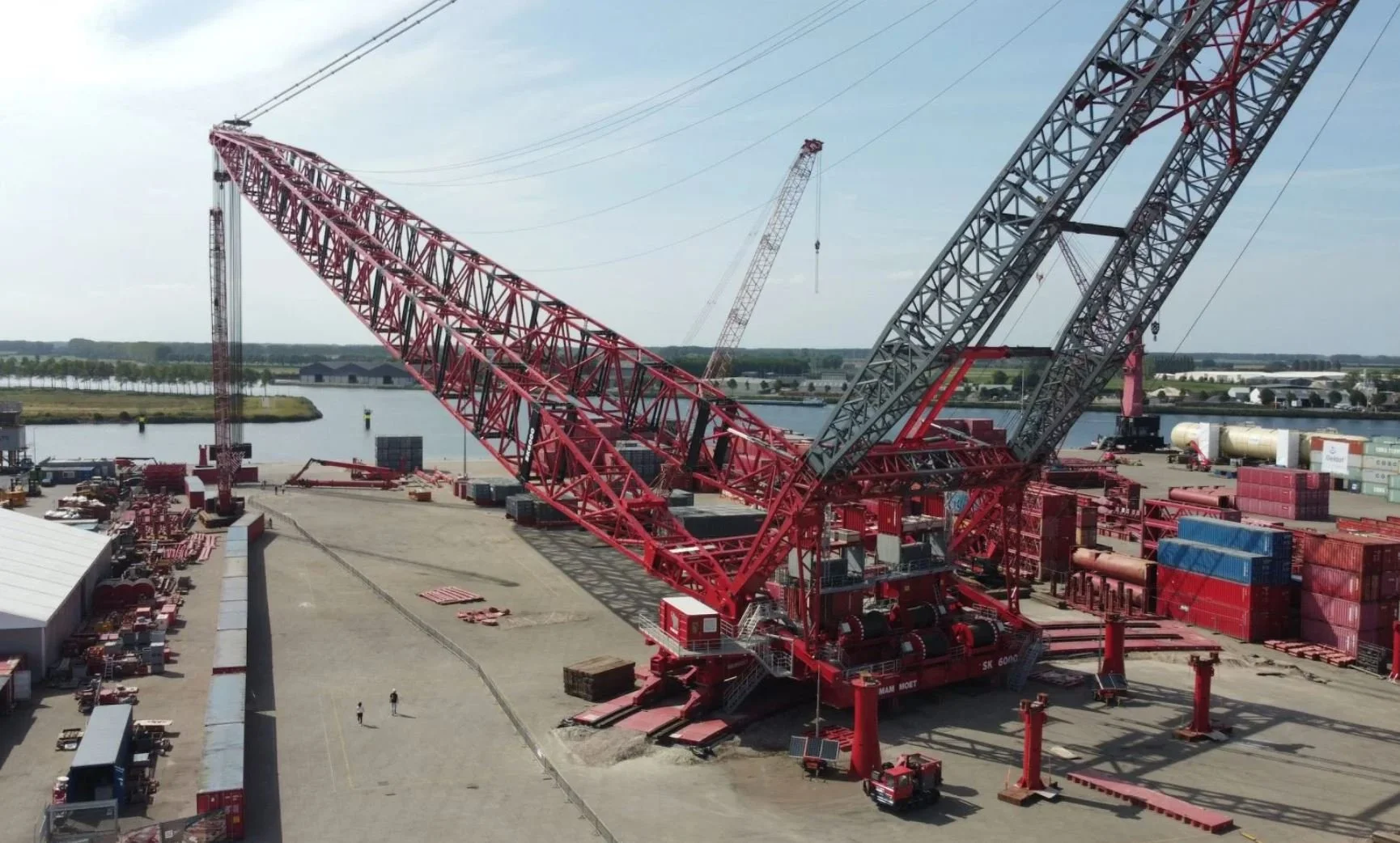World’s strongest land-based crane&nbsp;launched by Mammoet