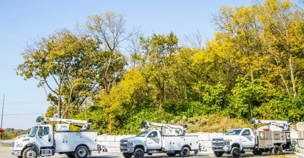 How Much Can It Lift? Understanding Service Truck Crane Lifting Capacities