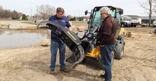 How Tree Care Pros Handle Golf Course Tree Work With Vermeer's ATX 850