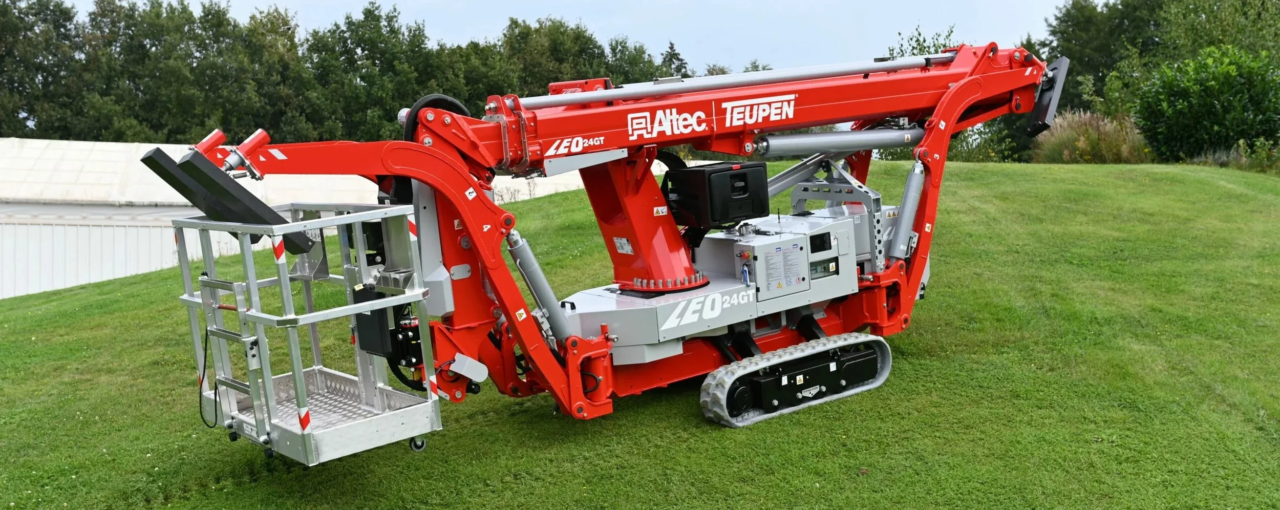 Why Tracked Aerials Make Sense for Tree Care Crews