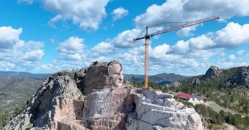 Liebherr 1000 EC-H Tower Crane Added to Crazy Horse Memorial Project