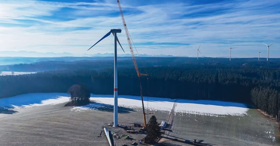 Grove GMK6400-1 Breathes New Life Into Wind Turbine in Germany