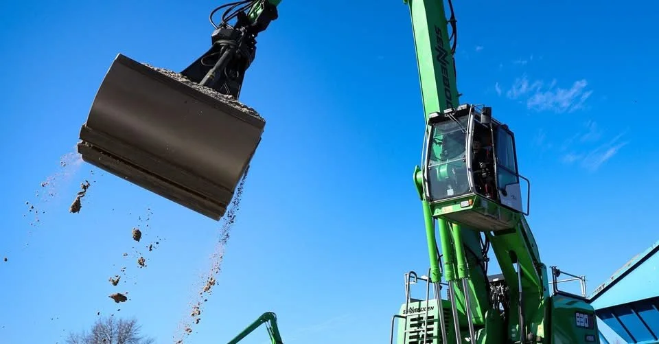SENNEBOGEN 830 G Working in Amsterdam at at Verhoeks Overslag
