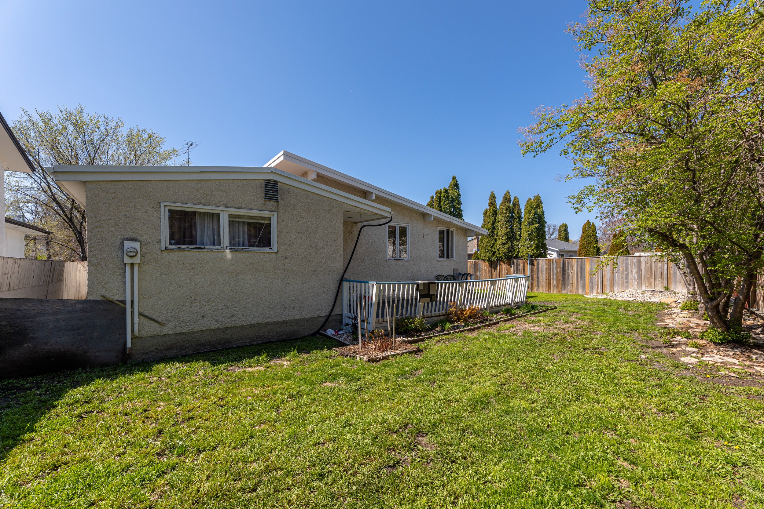4225 Roblin Blvd (27).jpg