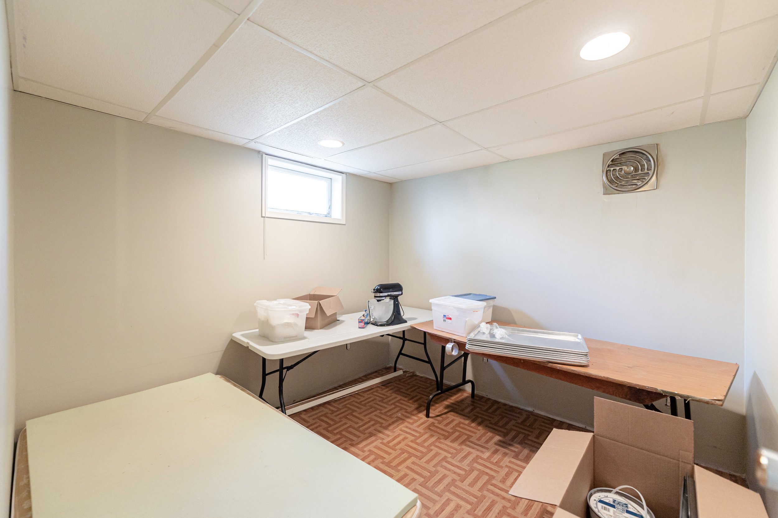 4225 Roblin Blvd (23).jpg