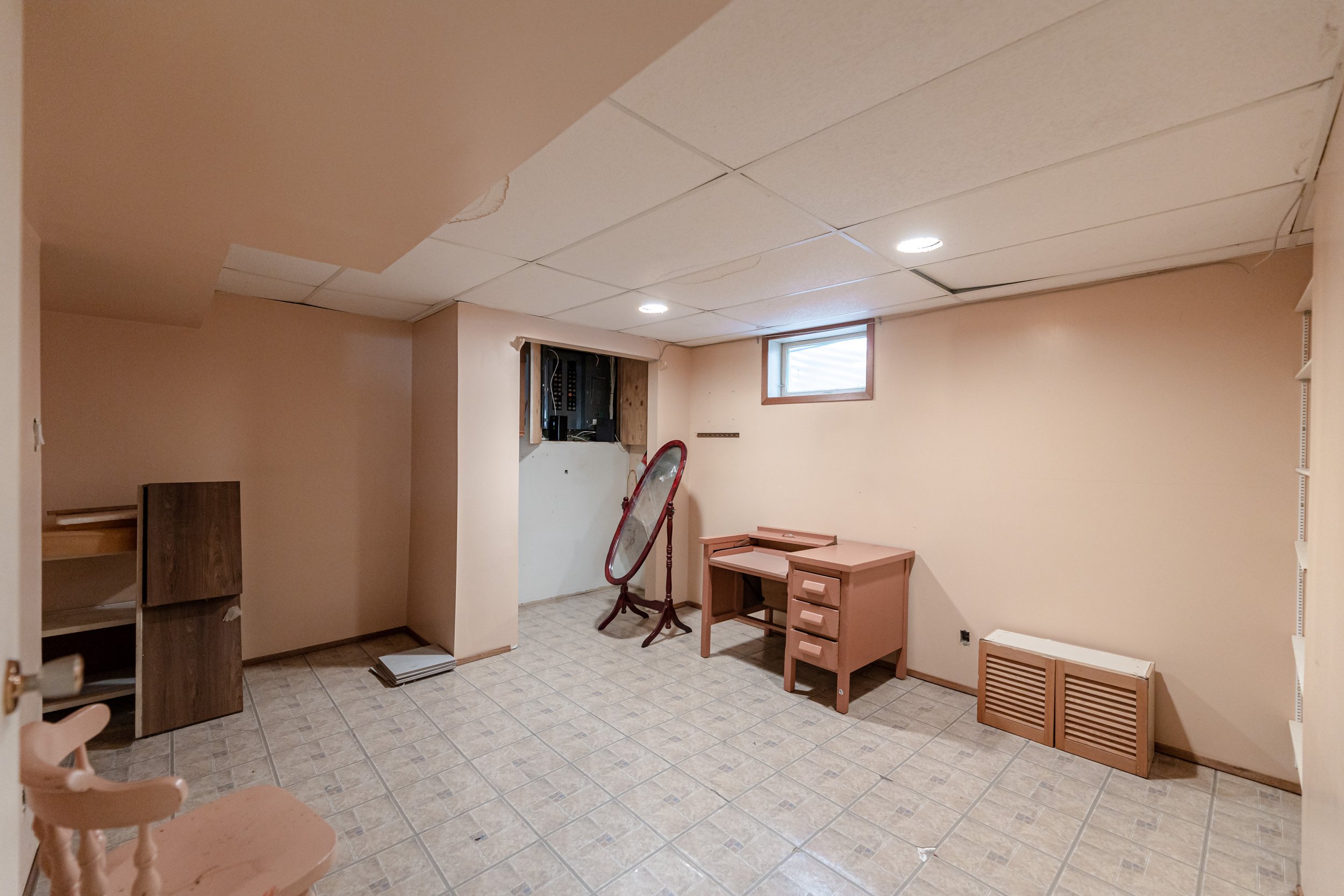 4225 Roblin Blvd (22).jpg
