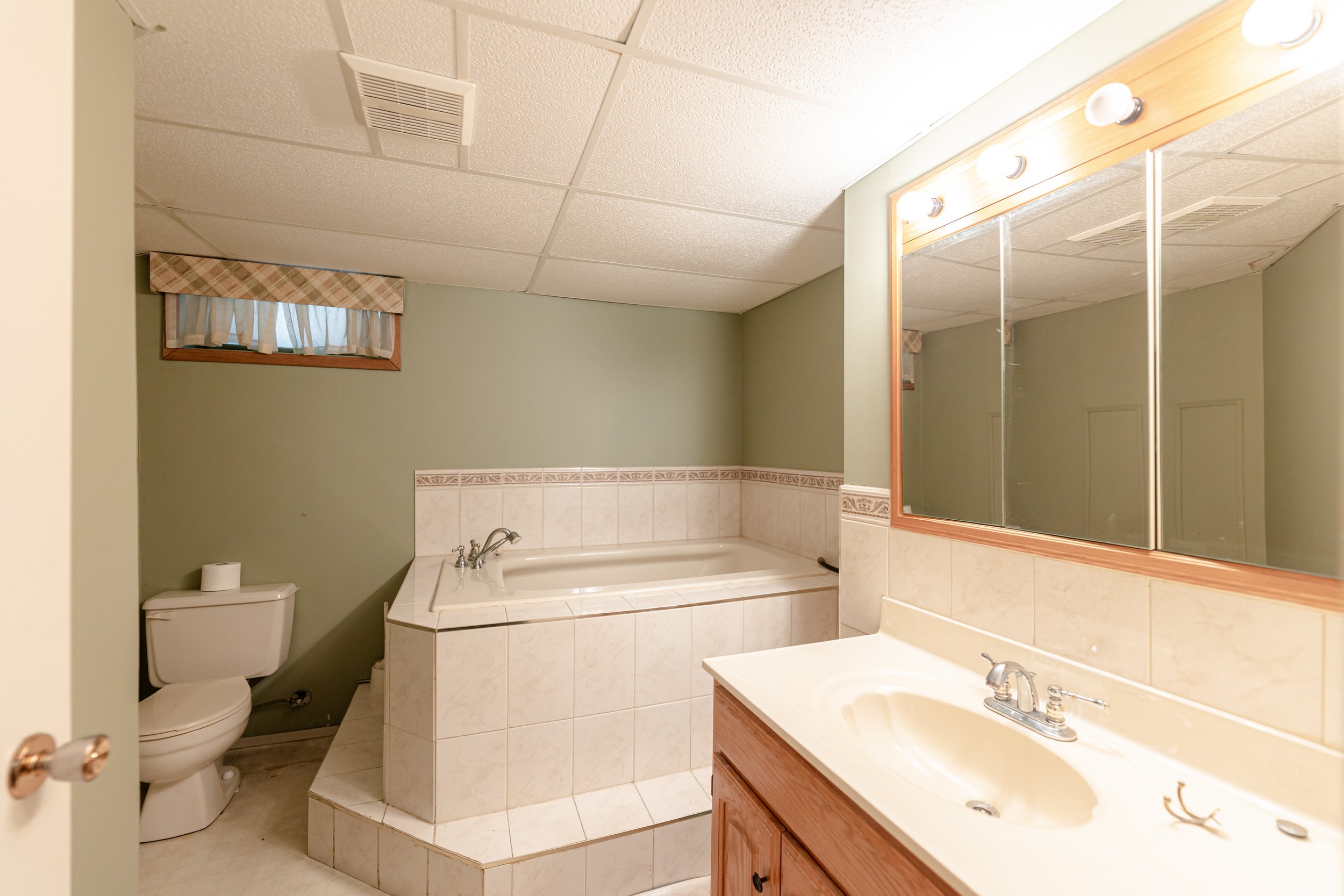 4225 Roblin Blvd (20).jpg