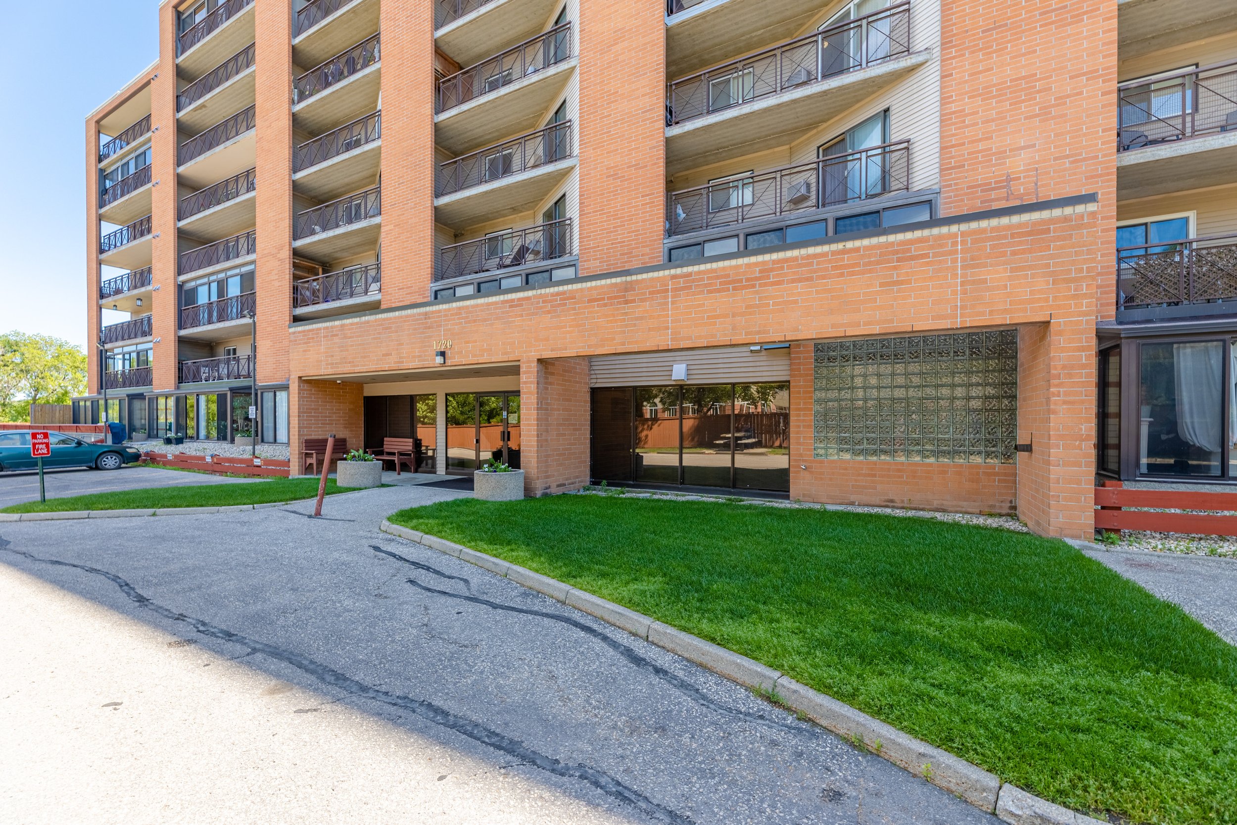1720 Pembina Hwy (39).jpg