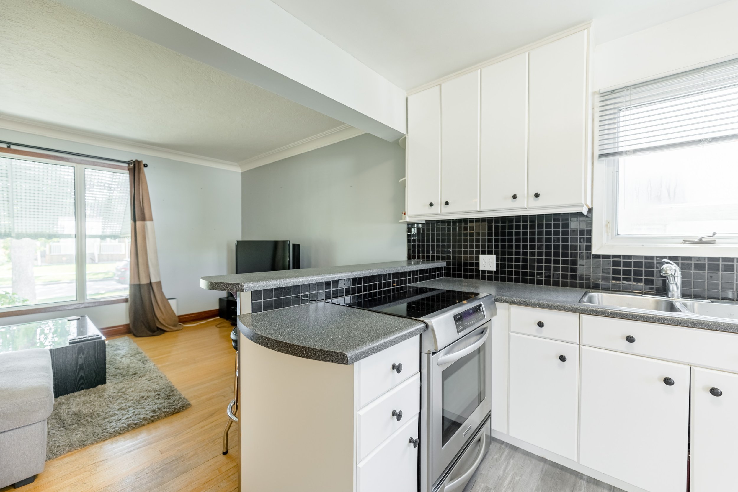 353 Bronx Ave (13).jpg