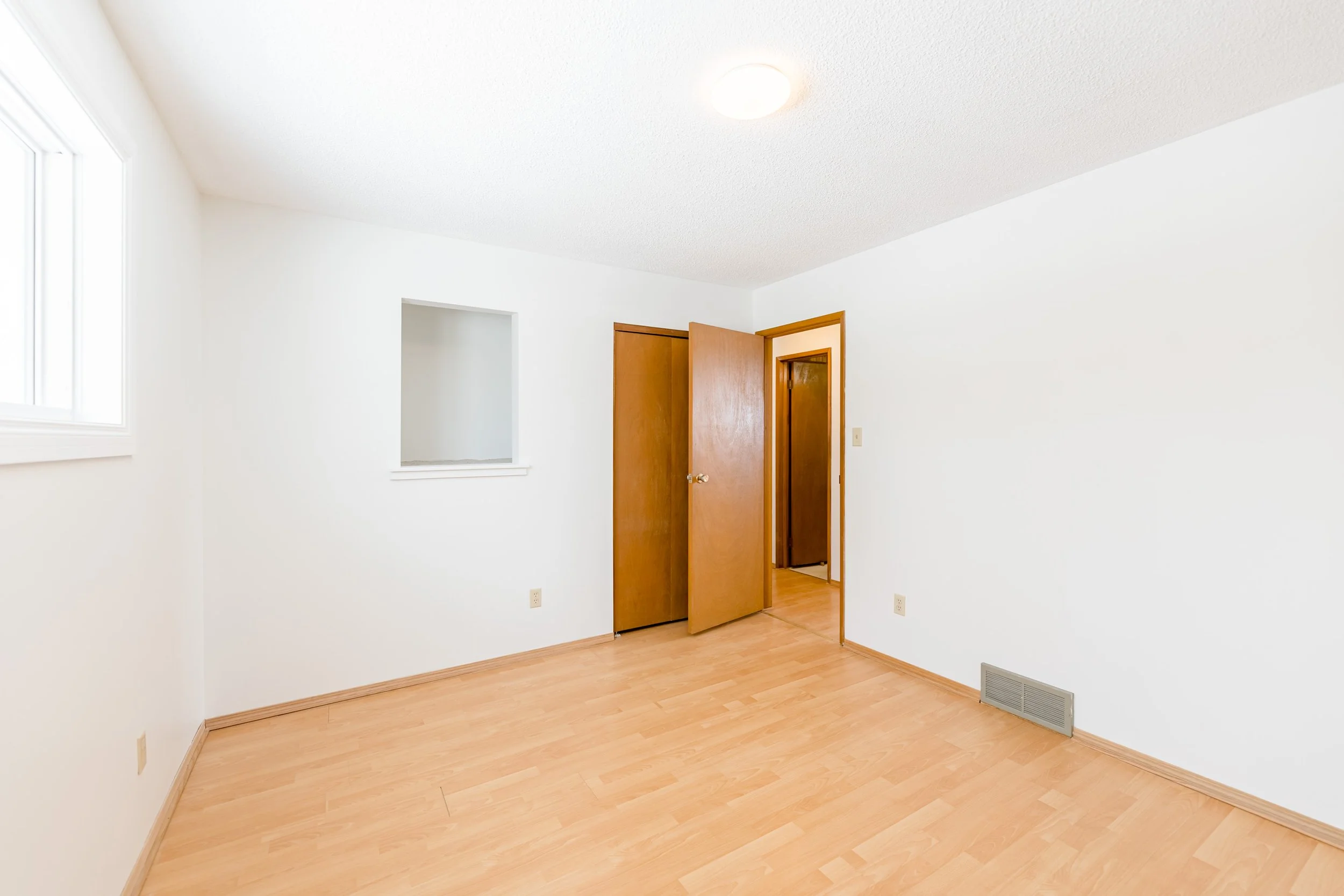 4590 Main St (15).jpg