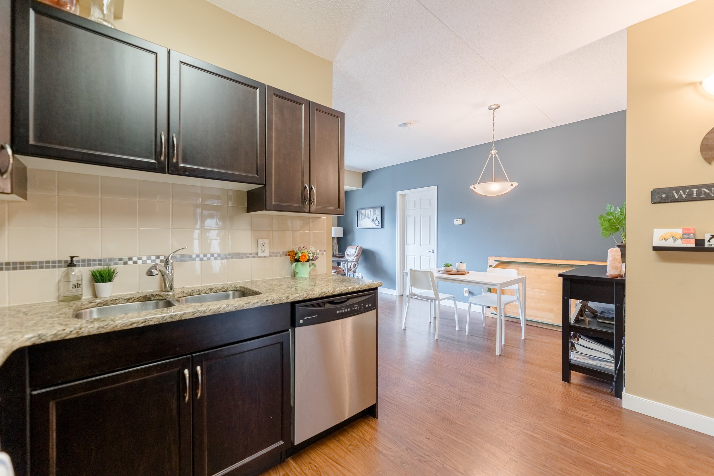 305-40 Shore St (16).jpg