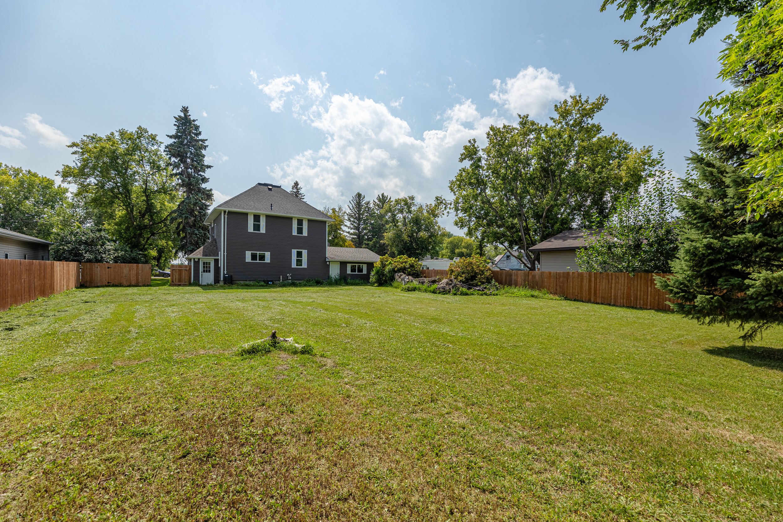 106 2nd Ave (32).jpg