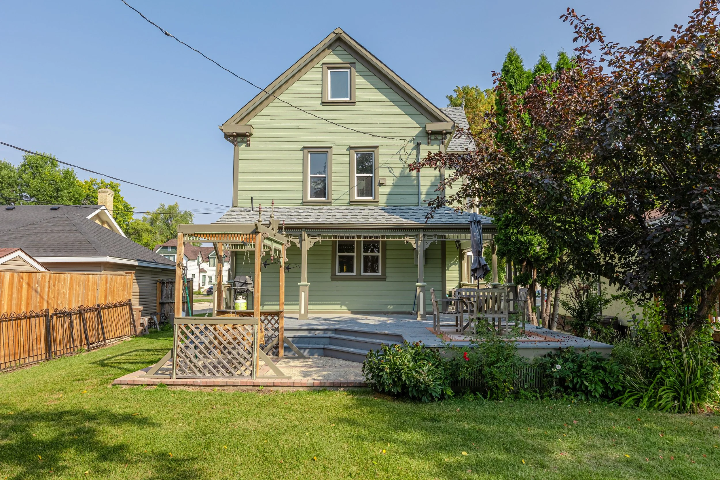 131 Dufferin Ave E — Meagan McKilliop